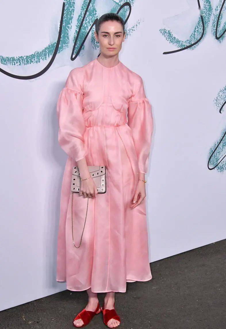 为美|还在减肥啊？这个秋天＂以胖为美＂，这几件衣服让你＂肉＂而不肿