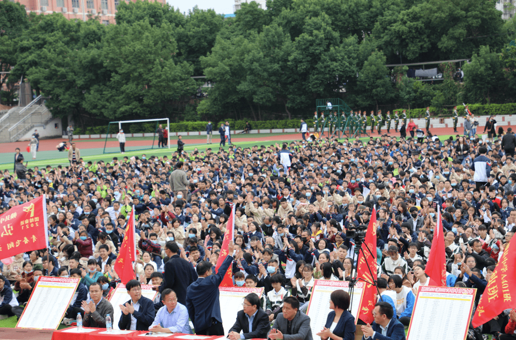 什么时候高三成人礼 8fc45fcfb72a4ba7b0d5afeb35984f5b.png