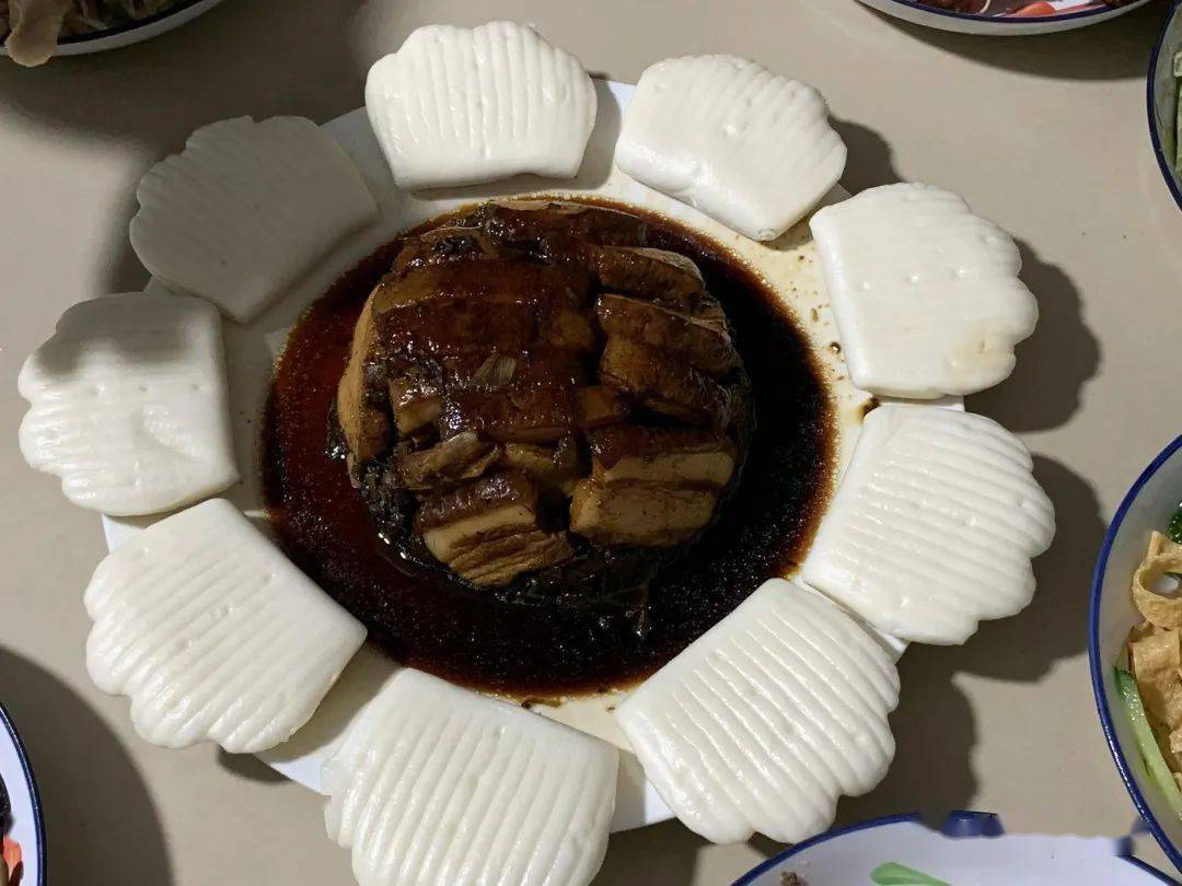 
正宗扣肉的家常做法 掌握好技巧其实也不难 肥而不腻 全家爱吃‘世界杯官网’(图2)