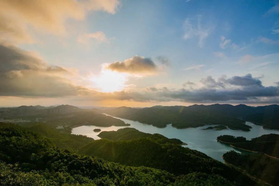 徒步路线 穿越大尖山-眺望秀丽湖-探寻秘境古香林-打卡金钟水库健康