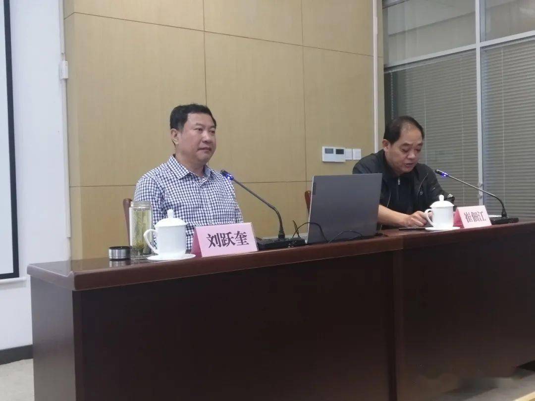 经济学教授,硕士生导师刘跃奎,为全县新提拔任职科级干部进修班,第五