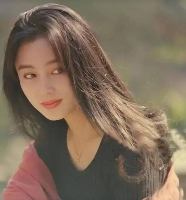 惊艳的美貌惊人图片 8f4677bd51174663be645540d0c2ff3a.jpeg