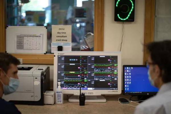 开新|英国大学生们想出新玩法！开新冠派对：不确诊不让进