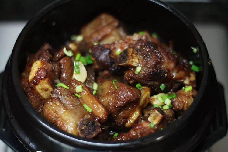 美味|这道干锅排骨也太美味了吧！隔壁邻居家的小孩都馋哭了！