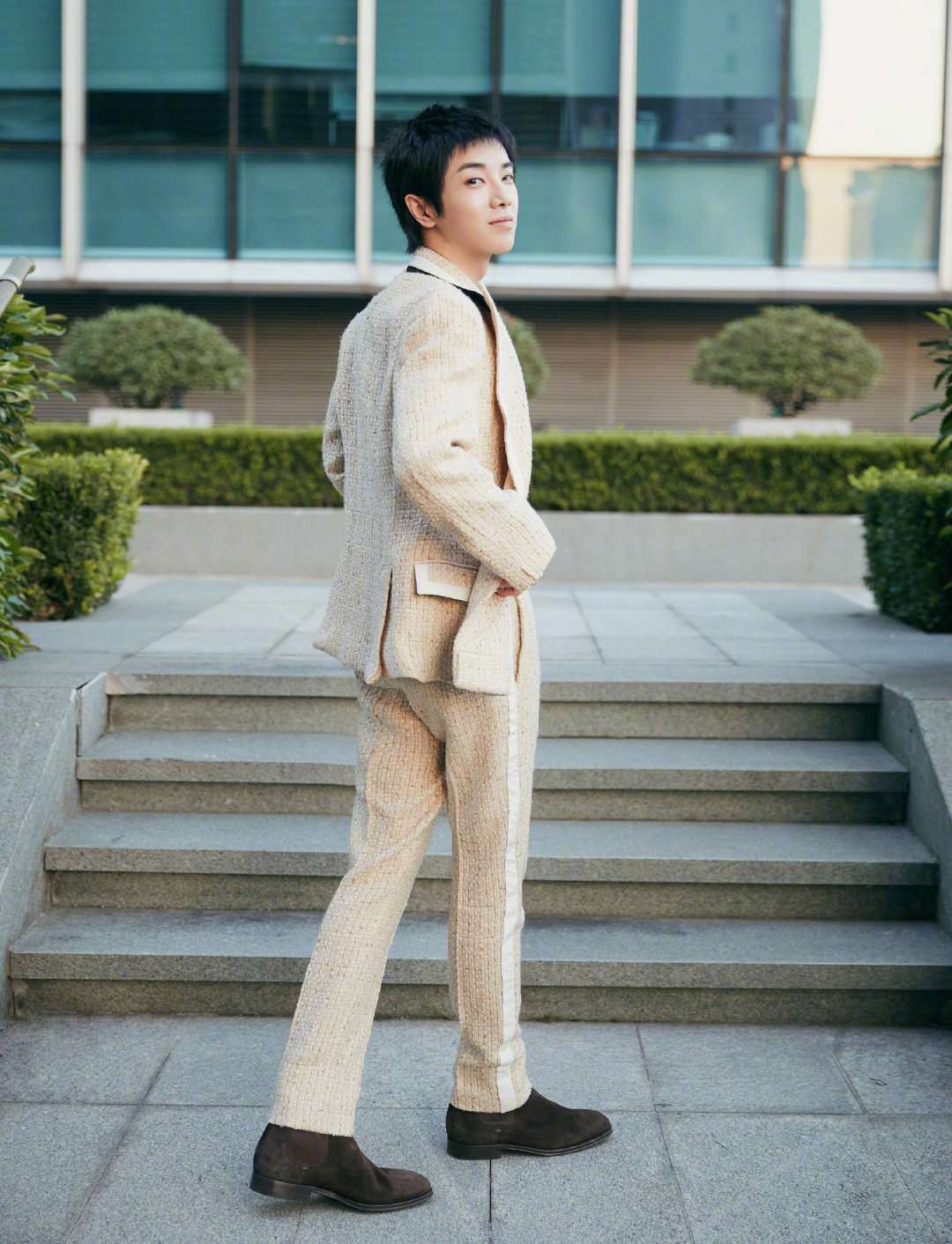 男友|华晨宇短发造型男友力十足！