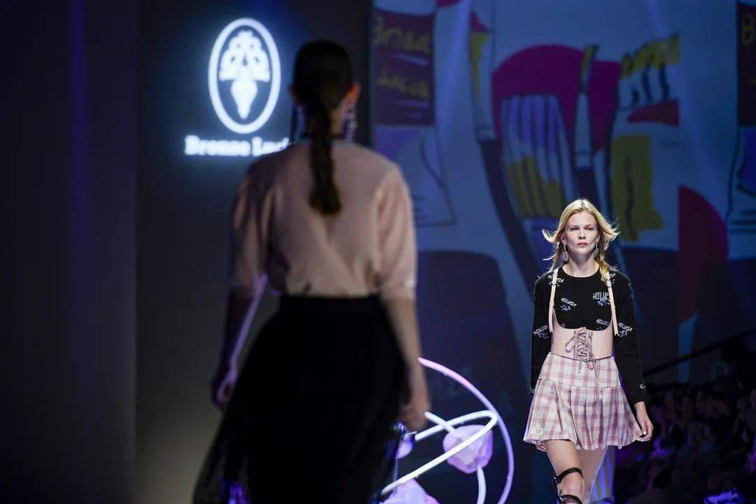 陆玺娅|不愧是你！本季最“拼”的设计师品牌～