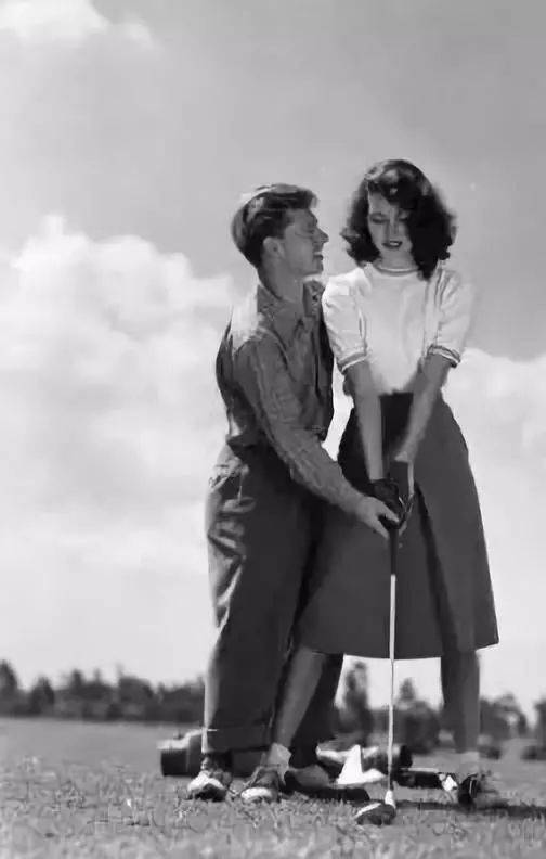 青春|裙子越变越短，女士高尔夫服装是如何走到这一步的？