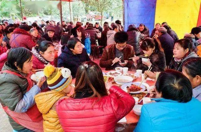 农村五百一桌的酒席,比城市酒店一千一桌的要好吗?