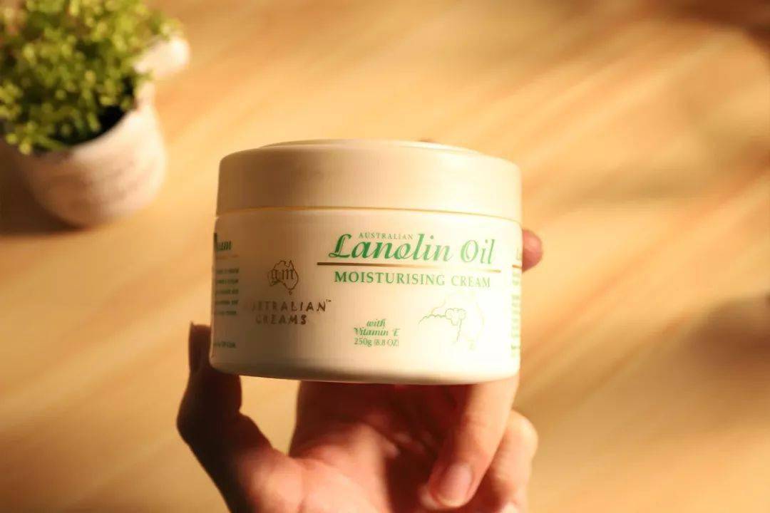 女人|懂得往脸上抹油的女人，还打个P玻尿酸！