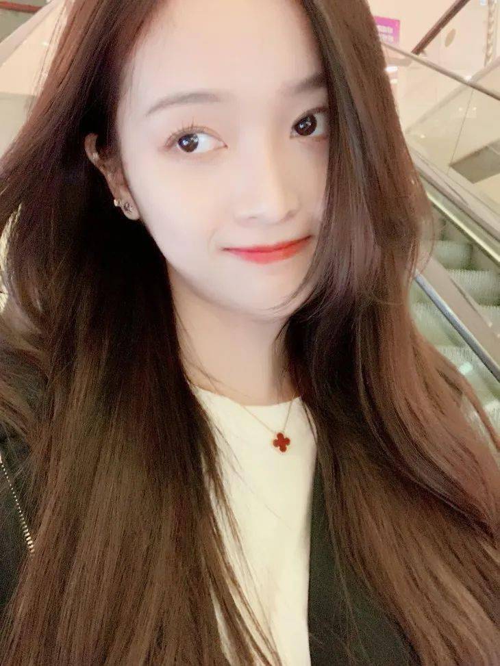 海豚|和妈妈戴情侣款的小海豚，真真是把珠宝戴到了起跑线上