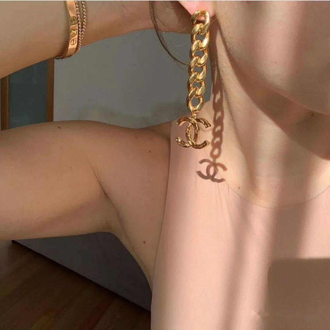 Coco|凭什么不是真金白银的CHANEL配饰,有这么多人愿意买单