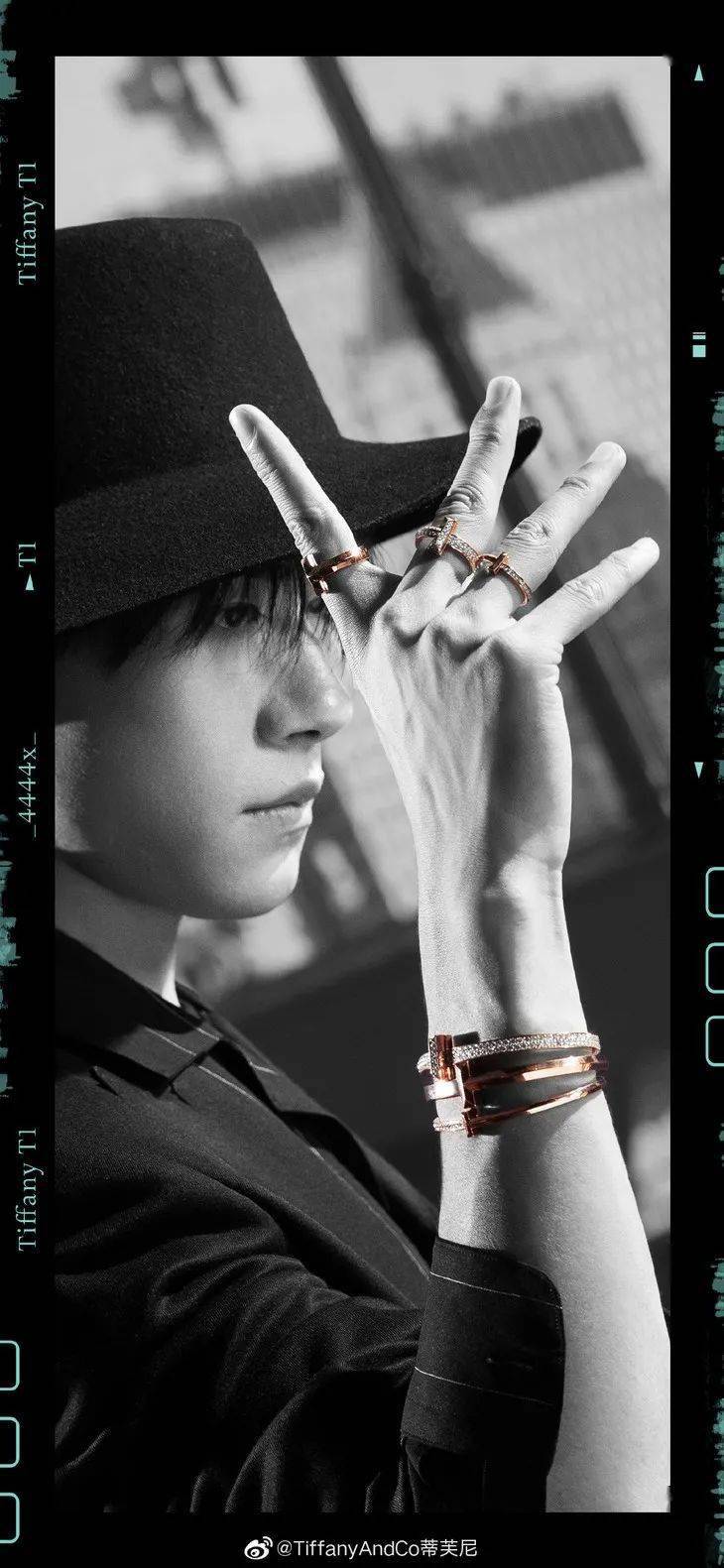 海豚|和妈妈戴情侣款的小海豚，真真是把珠宝戴到了起跑线上