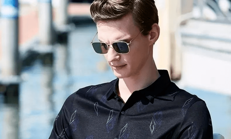 男生怎么穿显得正式 1f154e998352491bbfbc31917d3fb092.png