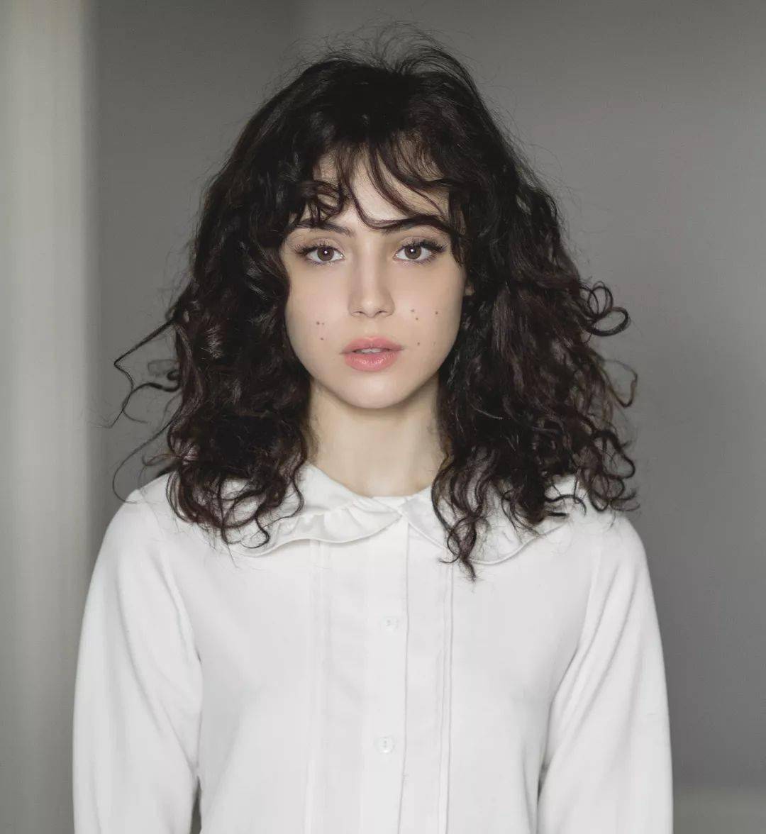 刘海|秒杀渣女大波浪！泫雅同款“泡面头”火了，get到这个发型今年秋冬美翻天！