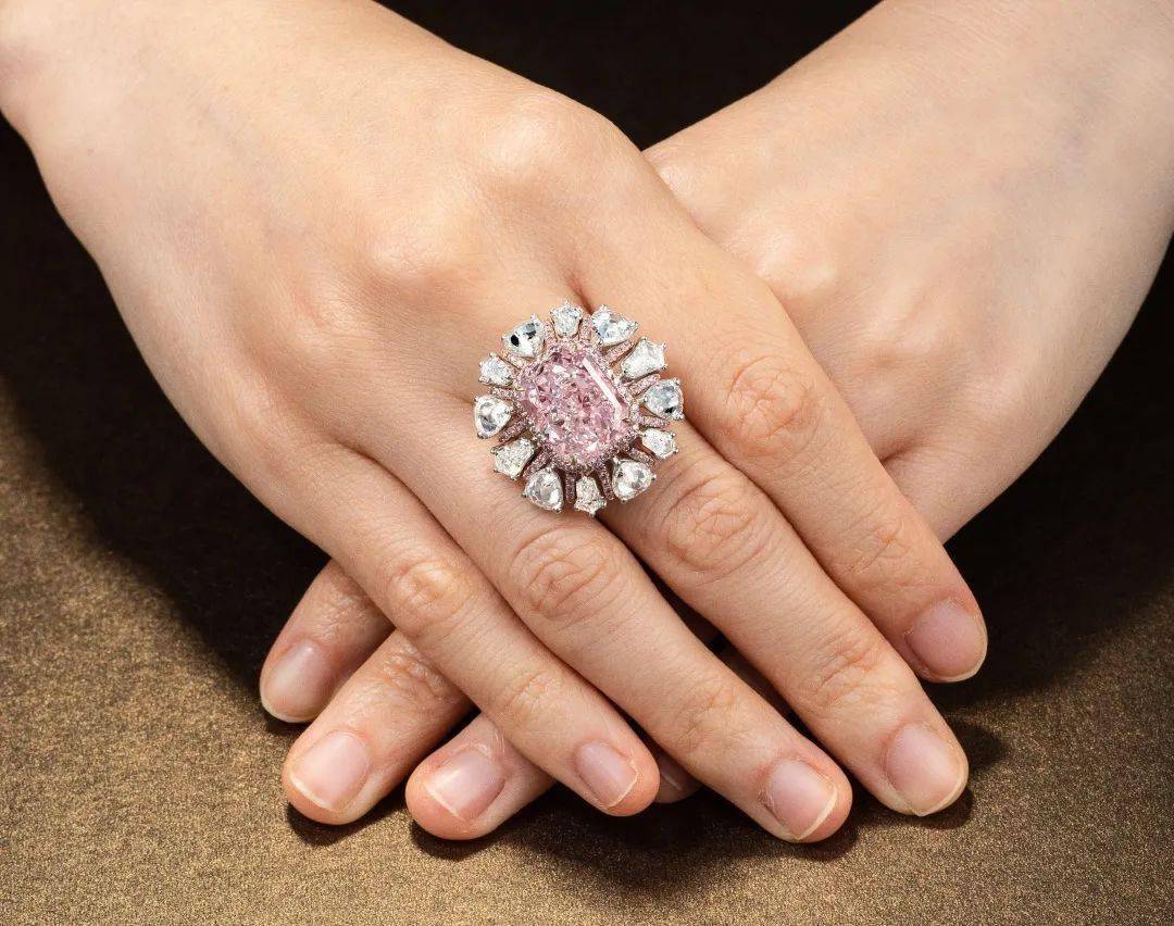 珠宝|【大象视界】刘銮雄随手卖点红酒到手5000万，这些才是富豪的传世之宝