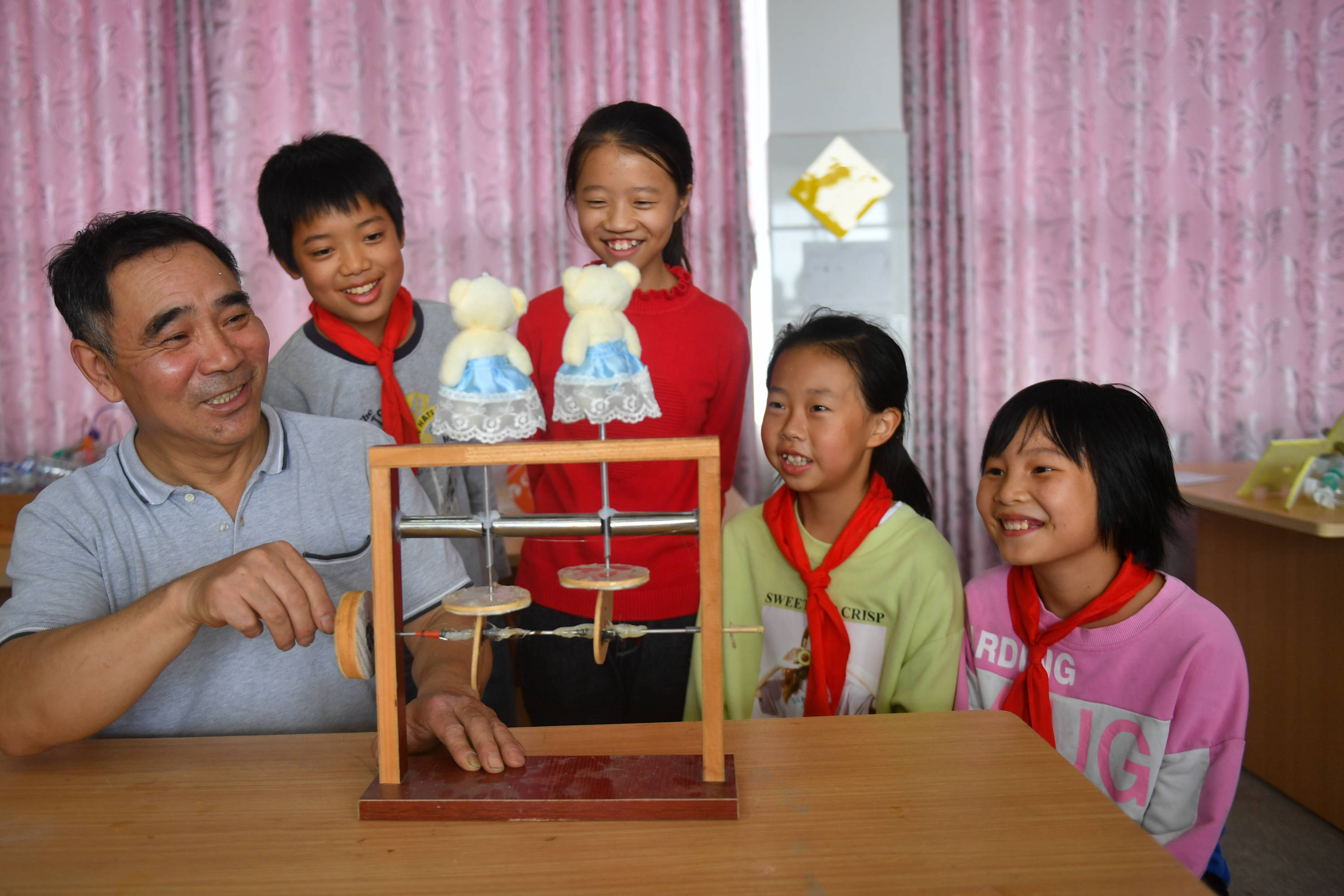 李学|“顽童”老师的百宝课堂