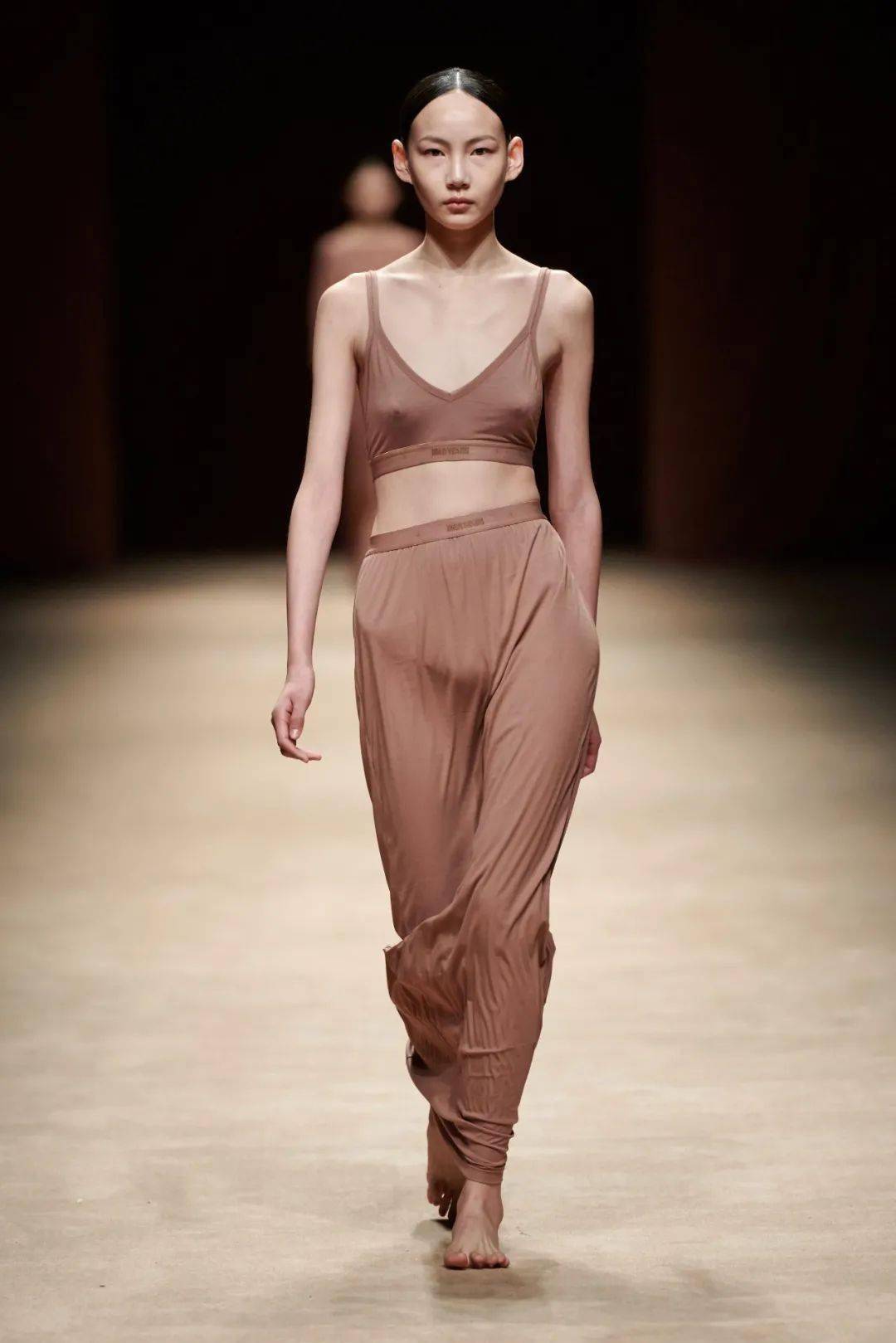 时装周|2021SS上海时装周 | 中国时尚向阳而生！