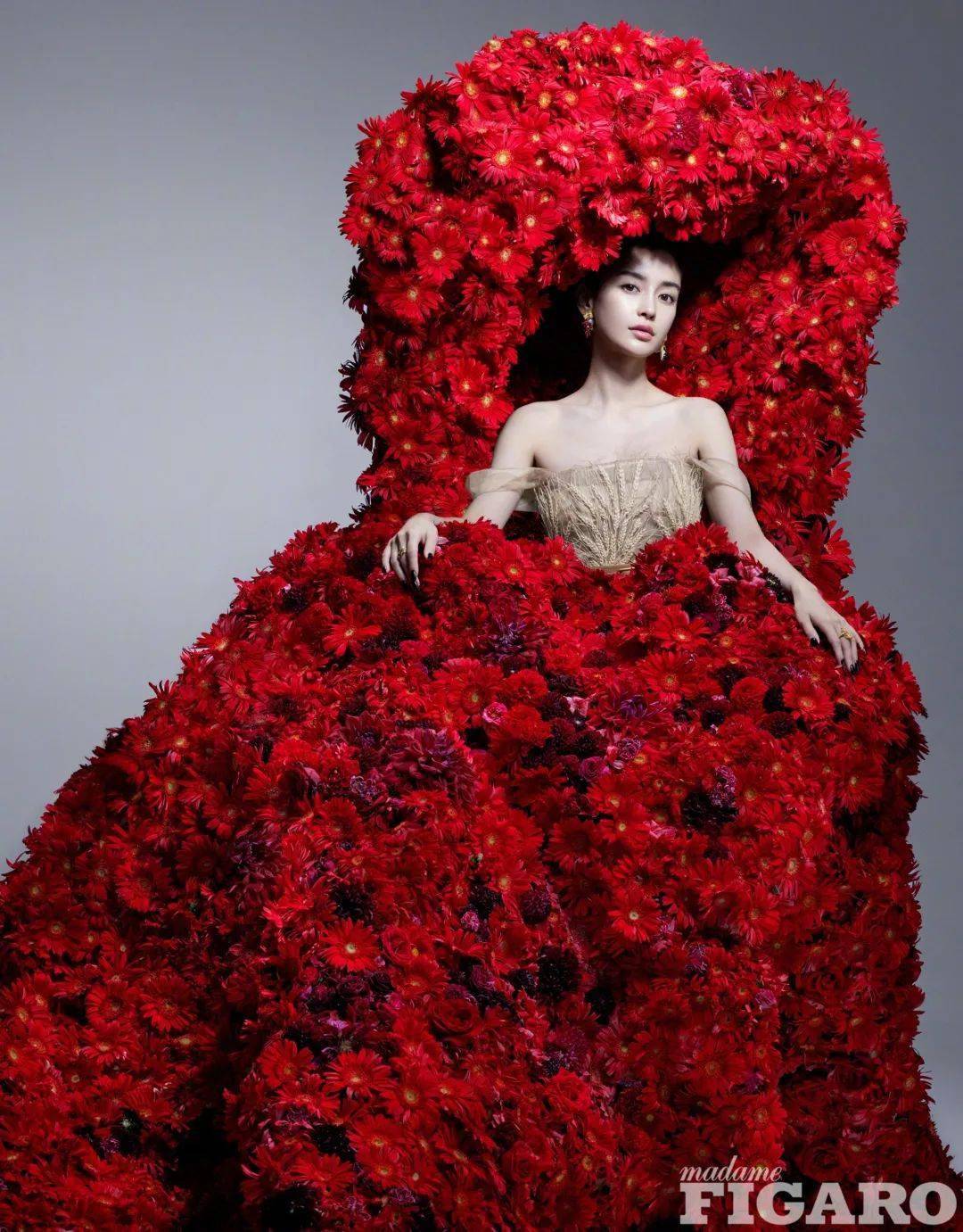 钟楚曦|快讯 | Angelababy封面、华晨宇活动、钟楚曦活动、杨超越大片