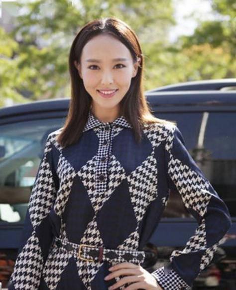 中分|女人留偏分发型,显得更漂亮!