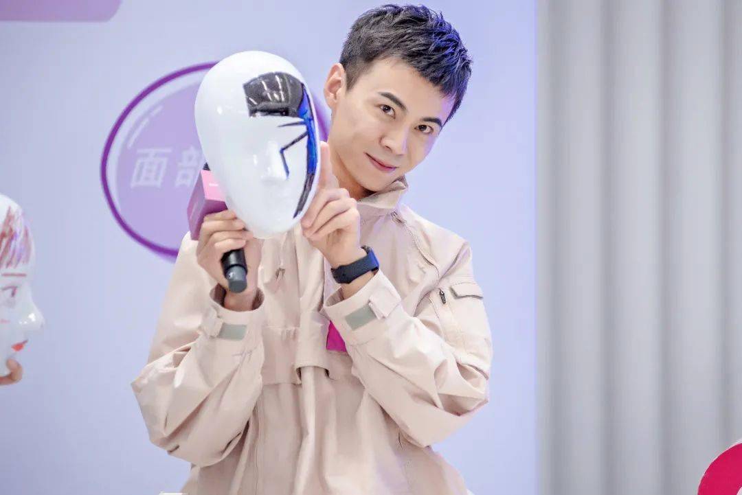 美的|喜新不恋旧巅峰之夜，于正在线分享美力攻略