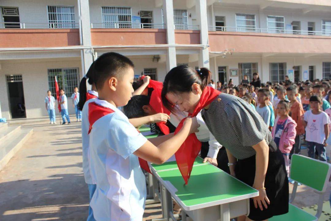 关爱未成年人龙门县平陵中心小学召开第一次代表大会暨少工委成立大会