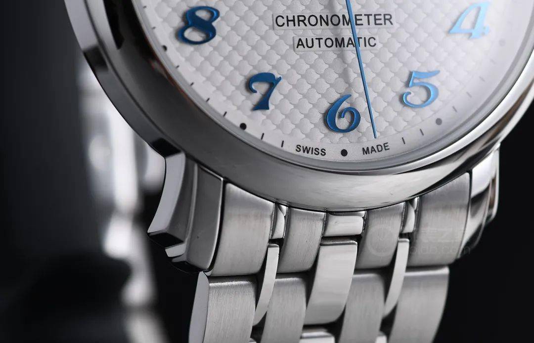 莱蒙|公价1万多 入手高颜值复古范 精准“天文台”腕表