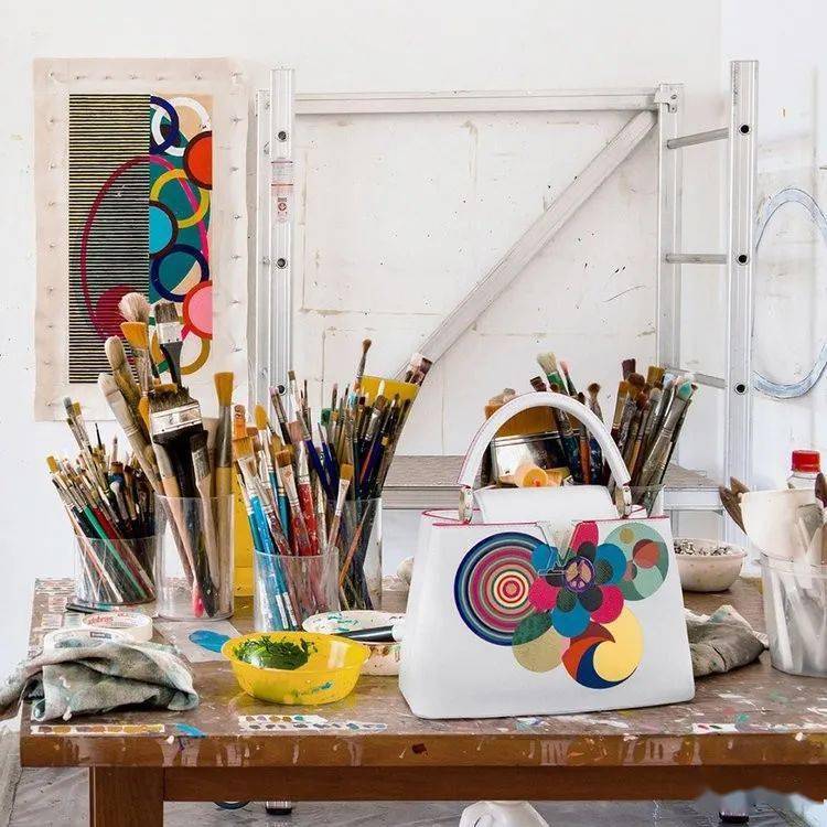 手袋|艺术升级丨LV 推出全球限量 200 只的 Arty Capucines 系列