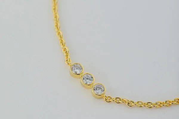 Mehta|Indira：致力于低价培育钻石珠宝