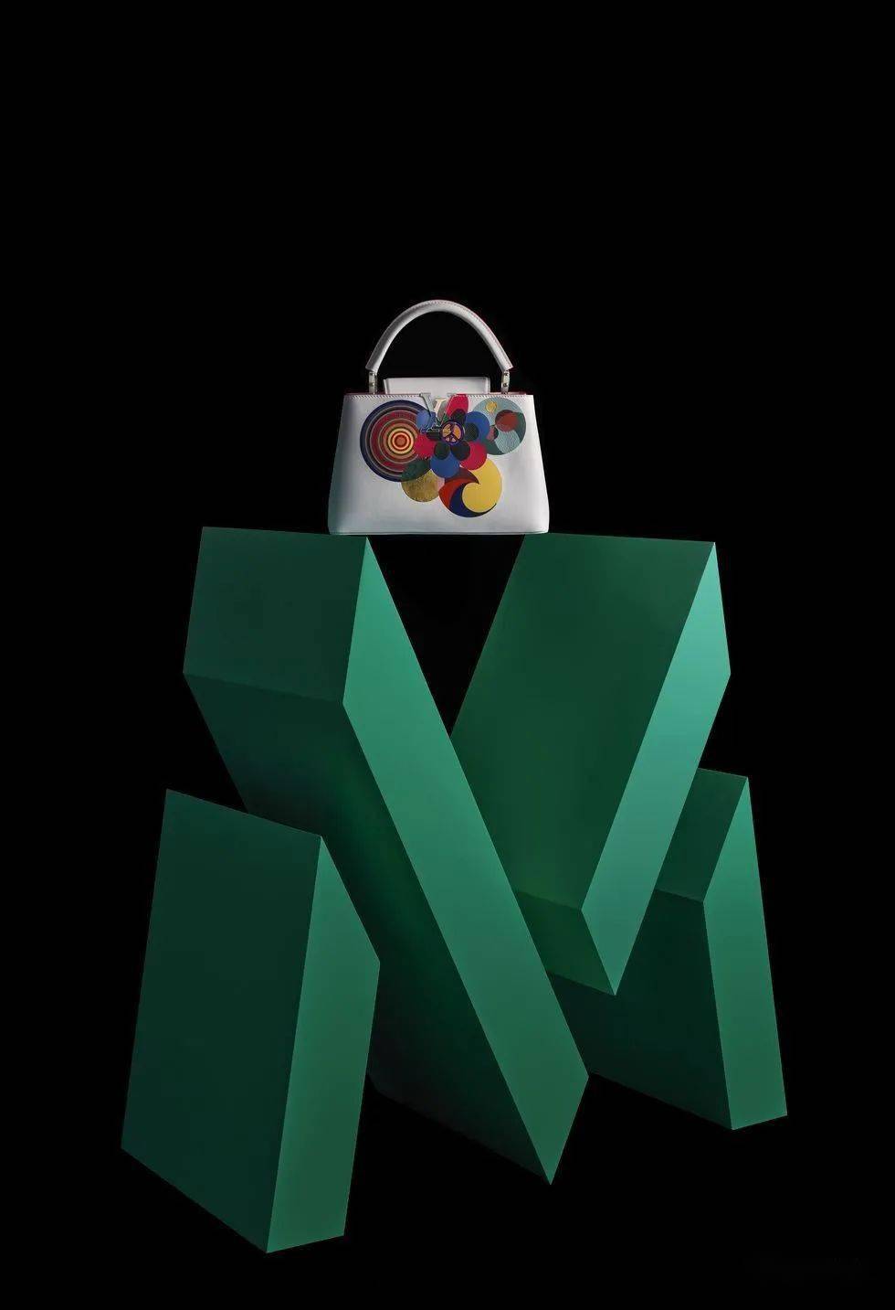 手袋|艺术升级丨LV 推出全球限量 200 只的 Arty Capucines 系列