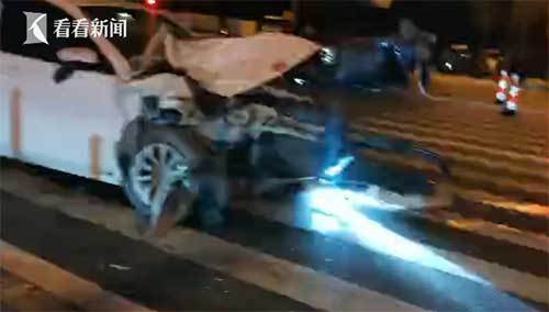 恒达官网男子醉驾兜风撞翻前车 致7人受伤还要赔100多万 (图2) 恒达官网男子醉驾兜风撞翻前车 致7人受伤还要赔100多万 (图2)