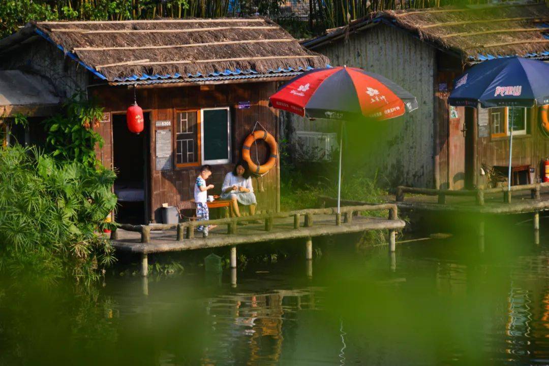 错峰打卡300000㎡世外桃源 湖边住垂钓房 还有乡村温泉,开心乐园