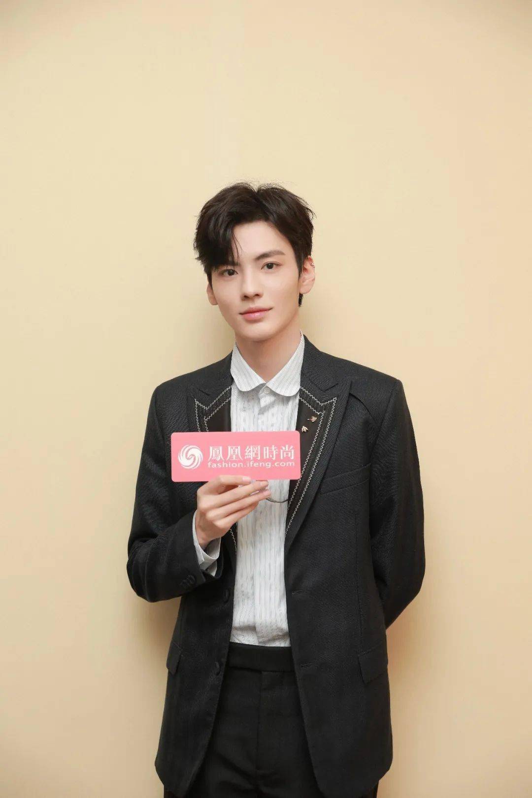 珠宝|韩庚为爱妻选珠宝超用心，毕雯珺揭秘了自己的霸气睡姿