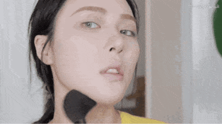 脸型|脸大五官扁平=丑？这招＂整骨级”化妆术拿好不谢！