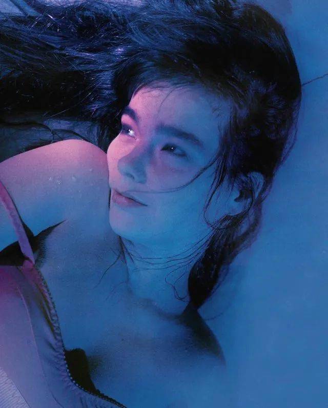紫色|看腻了性冷淡？潘通秋季流行色骚气十足，让人欲罢不能
