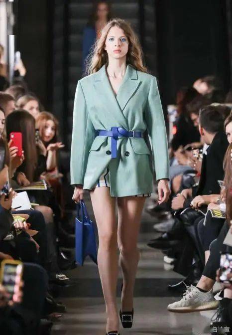 硬货|时尚丨穿薄荷绿总出错？点开收获全网最硬货搭配指南！