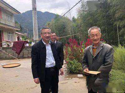 图说黄山市住建局局长汪跃平率队赴红旗村调研全面脱贫工作