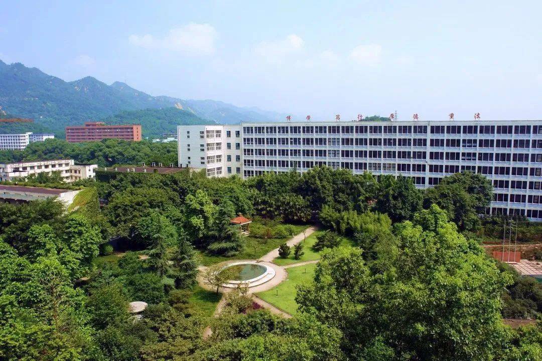 西南政法大学沙坪坝校区    西南政法大学沙坪坝校区有几个出入口? a.