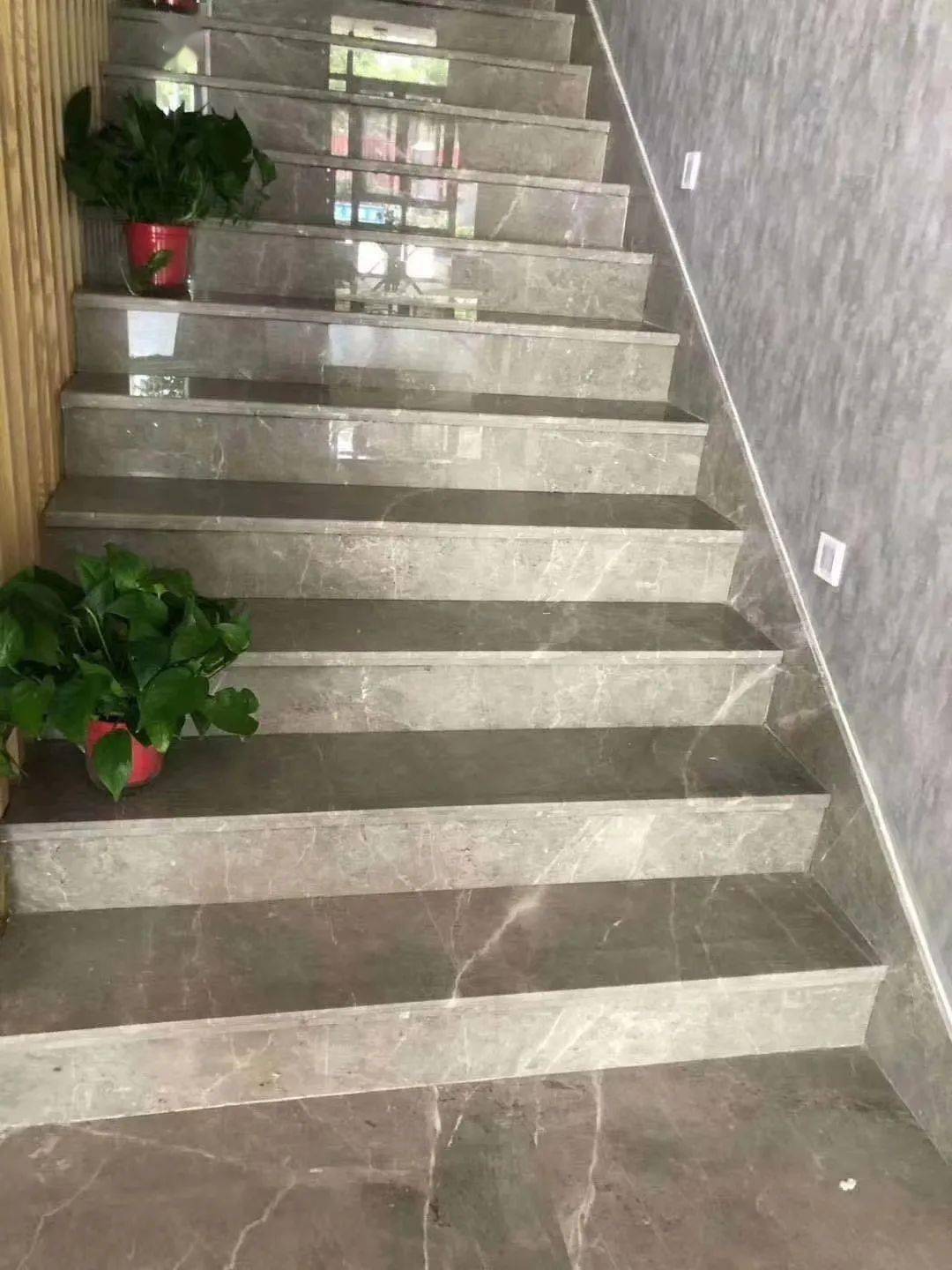 楼梯踏步用大理石好还是瓷砖好？_位置