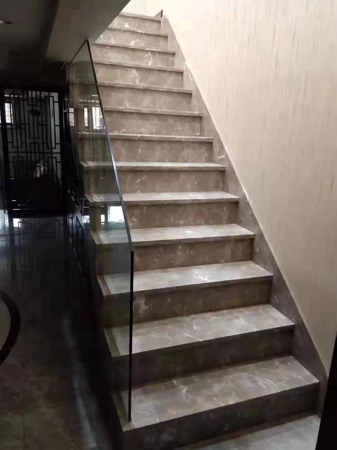 楼梯踏步用大理石好还是瓷砖好?