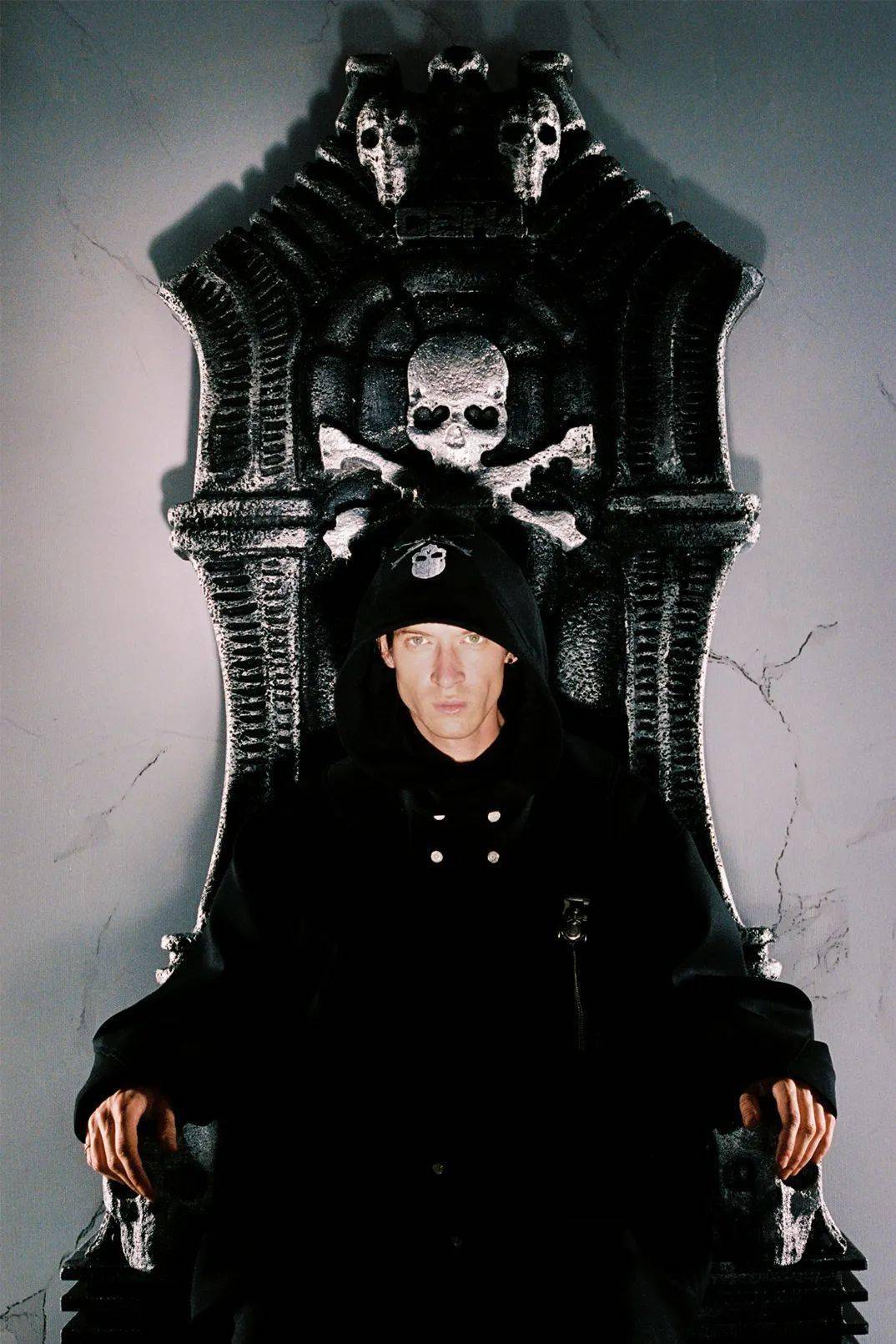 C2H4 x mastermind JAPAN 联名系列Vol.2，揭示后⼈类时代的神秘组织C – MASTERMIND_搜狐网