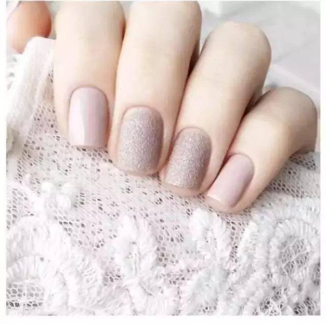 颜色|上班族专题，简约低调的美甲！