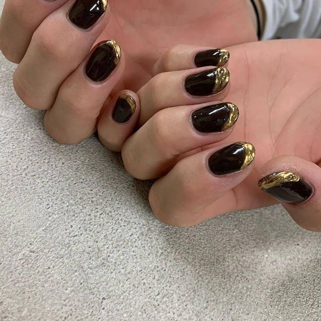 款式|每刻美丨两大流行款式的秋季美甲新鲜直达