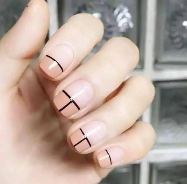 颜色|上班族专题，简约低调的美甲！