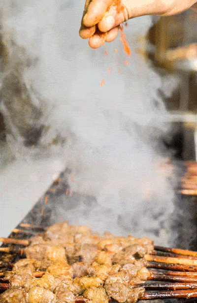 新疆|一口跨越3600公里！新疆正宗羊肉串新店开业买1送1！啤酒畅饮...