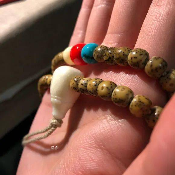 玩友|配饰顶流！有人说它是每个文玩人配串的梦想！价格却没想象中那么贵！