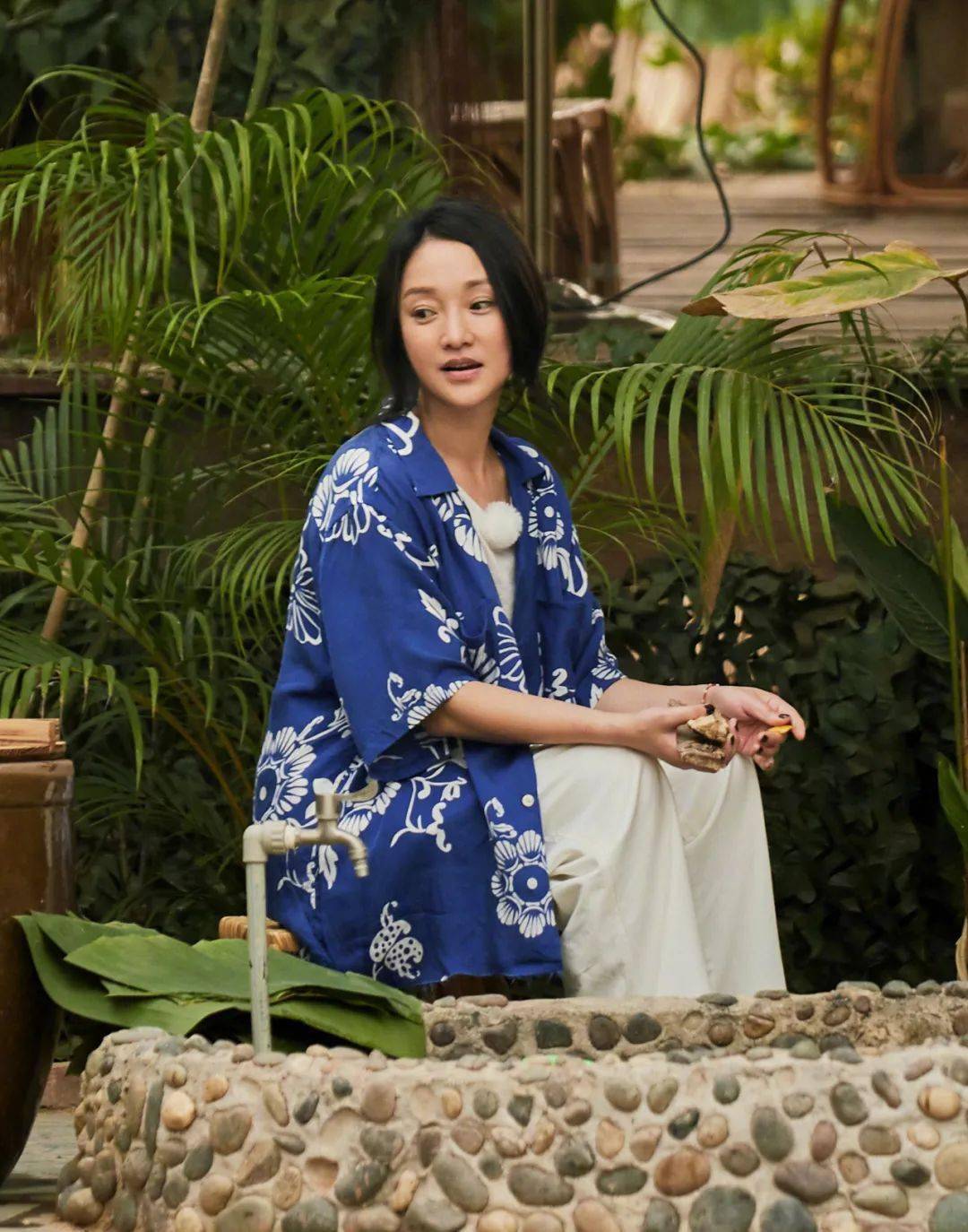 岁月|擦个口红就美出圈,这才是岁月不败的美人!