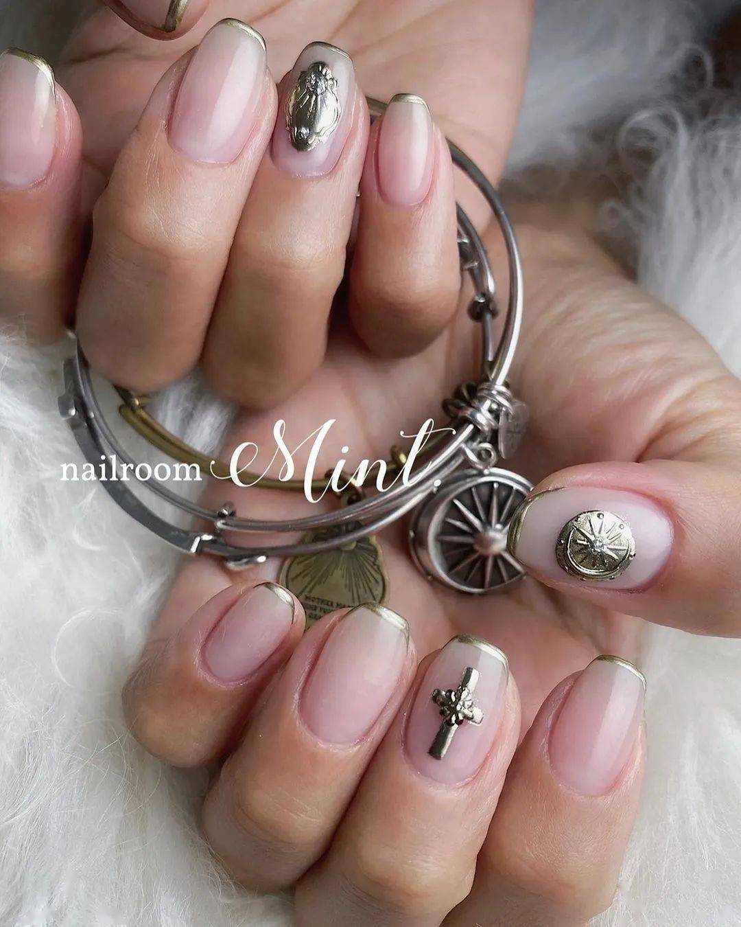 款式|每刻美丨两大流行款式的秋季美甲新鲜直达