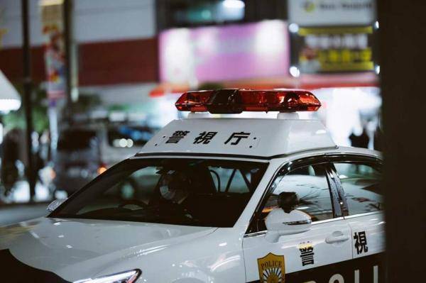 尸体|无头残尸藏衣物箱，严重腐败无法辨性别！48岁男屋主失联