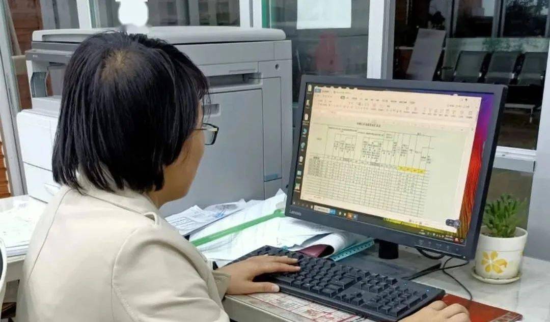 人口普查员上门摸底时间_人口普查员证件图片(3)