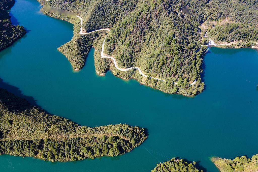 湖南湘西:航拍跃进水库 碧水青山风景如画